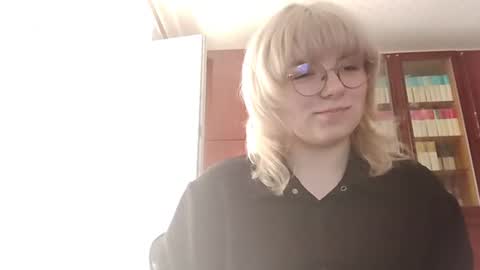 Lily online show from June 27, 8:19 am