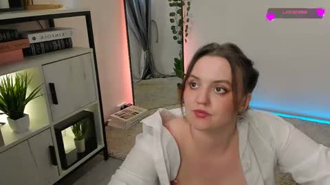 Lela online show from May 24, 10:37 pm