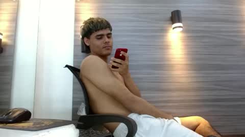 lelehott01 online show from July 2, 3:23 am