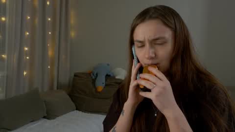 Lelia online show from March 6, 6:15 pm