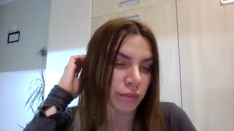 lena6122000 online show from April 1, 9:45 pm