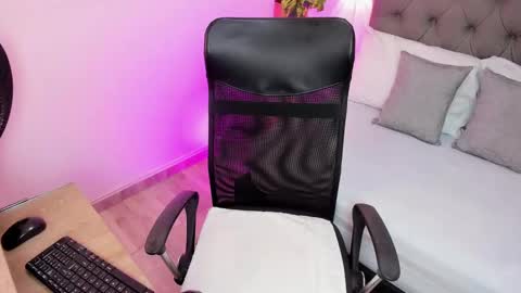 L E N A online show from September 29, 12:21 pm