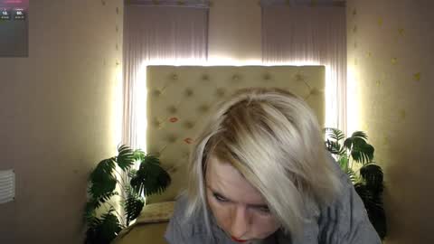 Lena online show from December 23, 1:35 pm