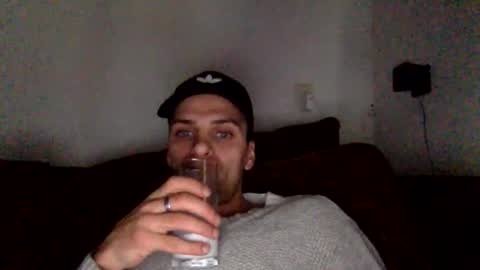 Snapshot of lendariokiss chatting on November 1, 11:34 am Armando online show from November 1, 11:34 am