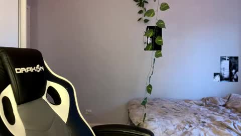Snapshot of lenitaaufderheide chatting on June 10, 5:45 pm Veta online show from June 10, 5:45 pm