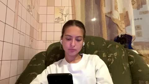 Hellomy name is Natalyits my first day here nice to meet you Give me 50 thumbs ups online show from May 19, 6:03 pm