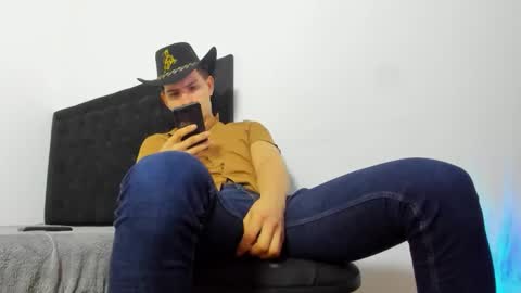 Snapshot of leo183877 chatting on February 26, 2:10 am leo183877 online show from February 26, 2:10 am