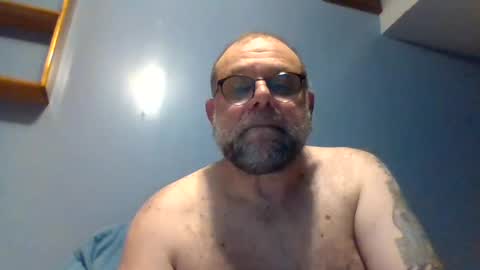 Snapshot of leo71313 chatting on October 20, 12:00 am leo71313 online show from October 20, 12:00 am