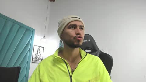 Snapshot of leo_carter1 chatting on February 24, 2:04 pm leo_carter1 online show from February 24, 2:04 pm