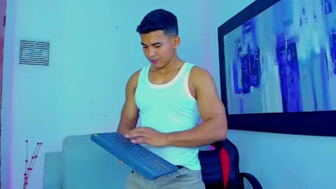 Snapshot of leo_cartier chatting on April 14, 1:00 am Leo Cartier online show from April 14, 1:00 am