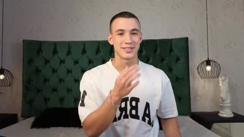 leo online show from December 10, 1:22 am