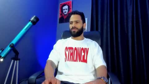 Leo  Diaz online show from December 25, 8:07 pm