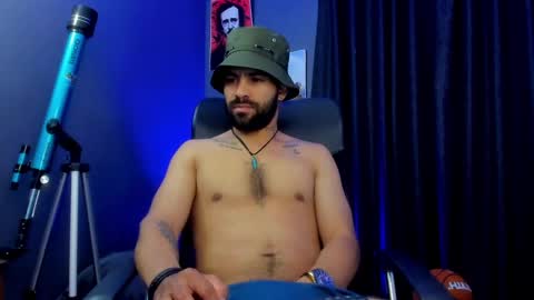 Leo  Diaz online show from February 8, 3:30 am