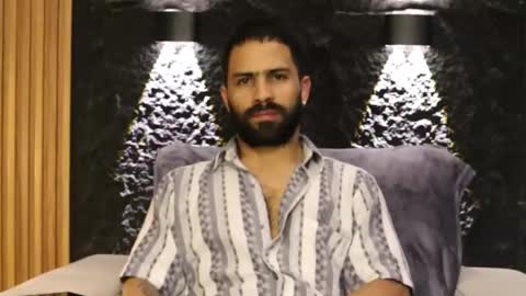 Leo  Diaz online show from December 19, 2:40 am