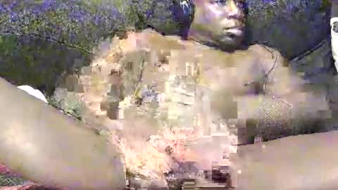 Snapshot of leo_hangsolow chatting on February 10, 11:04 am Chocolaty Lion King online show from February 10, 11:04 am