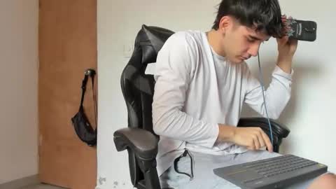 Leo Jones online show from November 14, 4:28 pm