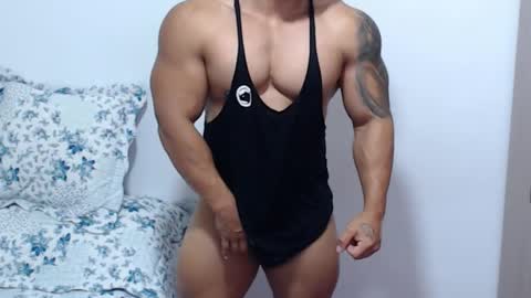 Snapshot of leo_muscleboy chatting on April 27, 12:58 pm Leo online show from April 27, 12:58 pm