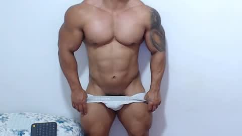 Snapshot of leo_muscleboy chatting on May 5, 12:29 am Leo online show from May 5, 12:29 am