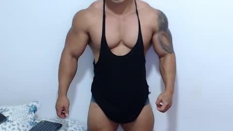 Snapshot of leo_muscleboy chatting on May 7, 10:37 pm Leo online show from May 7, 10:37 pm