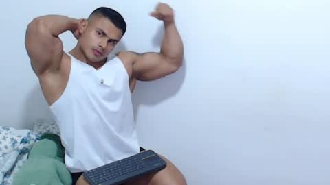 Snapshot of leo_muscleboy chatting on May 15, 2:18 am Leo online show from May 15, 2:18 am