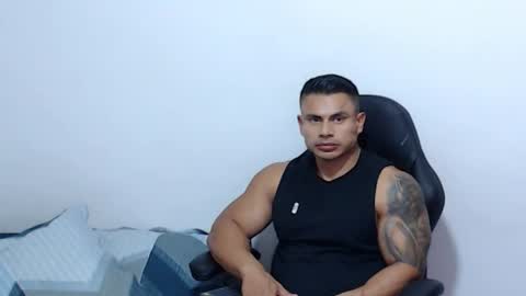 Snapshot of leo_muscleboy chatting on May 28, 10:40 pm Leo online show from May 28, 10:40 pm