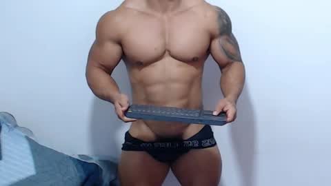 Snapshot of leo_muscleboy chatting on June 2, 4:14 am Leo online show from June 2, 4:14 am