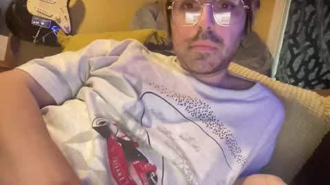 Snapshot of leo_rogers chatting on March 2, 3:41 pm leo_rogers online show from March 2, 3:41 pm