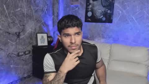 Leo independent model online show from October 14, 12:00 am