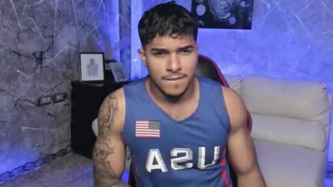 Leo independent model online show from November 9, 9:24 pm