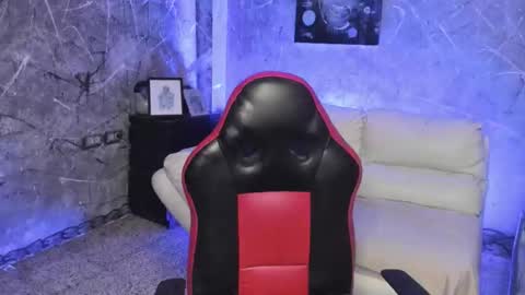 Leo independent model online show from November 14, 11:46 pm