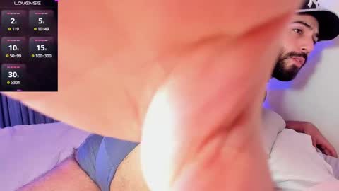 Snapshot of leo_thewolf chatting on October 22, 8:52 pm Leonardo online show from October 22, 8:52 pm