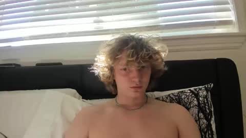 Snapshot of leo_wildd chatting on September 15, 10:32 pm leo_wildd online show from September 15, 10:32 pm
