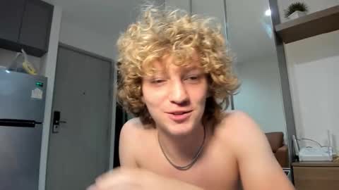 Snapshot of leo_wildd chatting on October 3, 3:36 am leo_wildd online show from October 3, 3:36 am