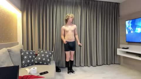 Snapshot of leo_wildd chatting on October 5, 7:56 pm leo_wildd online show from October 5, 7:56 pm