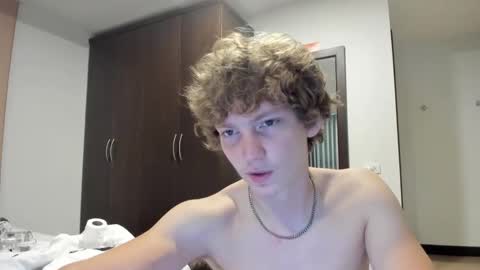 Snapshot of leo_wildd chatting on October 11, 5:17 am leo_wildd online show from October 11, 5:17 am