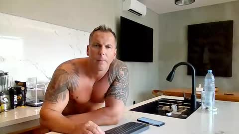 Snapshot of leoboyf4f chatting on April 29, 8:07 am TheBigLeo online show from April 29, 8:07 am