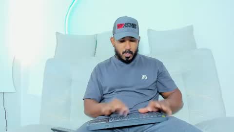 Snapshot of leocarter_ chatting on June 18, 1:15 pm leo online show from June 18, 1:15 pm