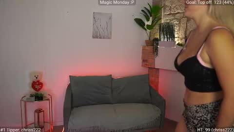 Snapshot of leokitty_ chatting on January 12, 2:00 pm leokitty online show from January 12, 2:00 pm