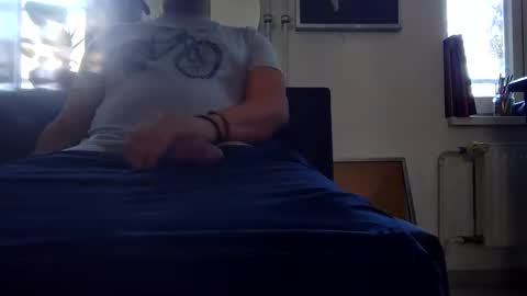 Snapshot of leolongbln chatting on December 16, 11:37 am leolongbln online show from December 16, 11:37 am