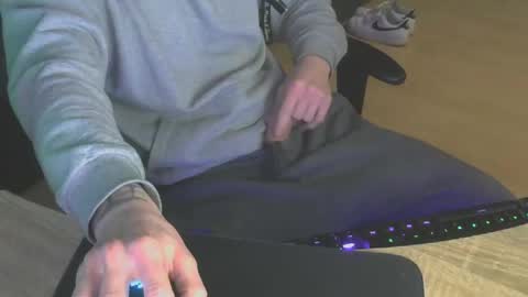 Snapshot of leon_97 chatting on December 26, 9:26 pm Lele 97 online show from December 26, 9:26 pm