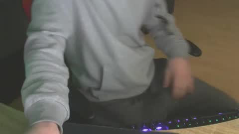 Snapshot of leon_97 chatting on December 29, 12:20 am Lele 97 online show from December 29, 12:20 am