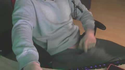 Snapshot of leon_97 chatting on January 11, 12:44 am Lele 97 online show from January 11, 12:44 am