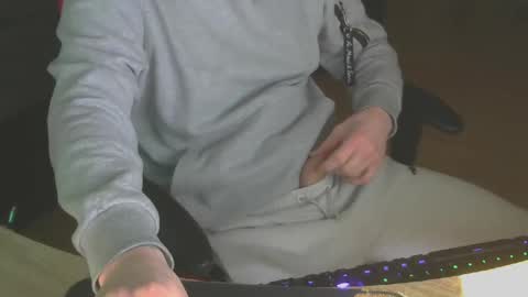 Snapshot of leon_97 chatting on February 2, 3:49 pm Lele 97 online show from February 2, 3:49 pm