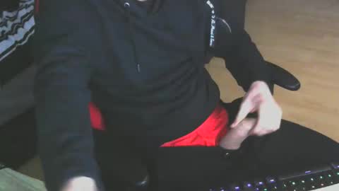 Snapshot of leon_97 chatting on October 6, 8:56 am Lele 97 online show from October 6, 8:56 am