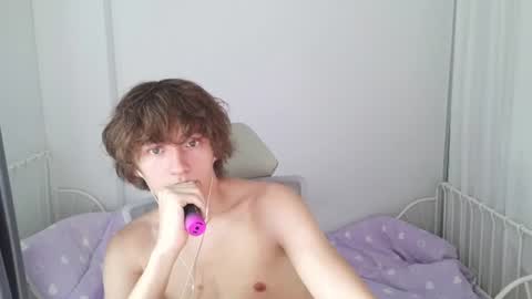 Snapshot of leon_heart666 chatting on June 8, 12:47 am Leon online show from June 8, 12:47 am