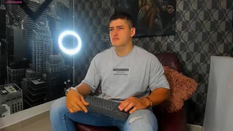 Leon Smoron online show from November 30, 6:12 pm