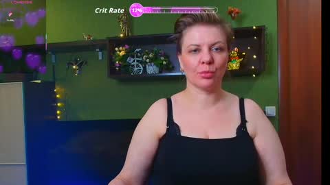 Snapshot of leona_tracie chatting on April 23, 8:24 am Leona tracie online show from April 23, 8:24 am