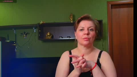 Snapshot of leona_tracie chatting on April 24, 9:56 am Leona tracie online show from April 24, 9:56 am