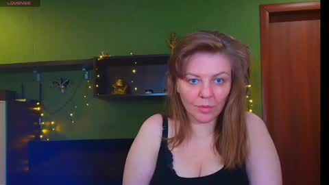 Snapshot of leona_tracie chatting on April 25, 8:06 am Leona tracie online show from April 25, 8:06 am
