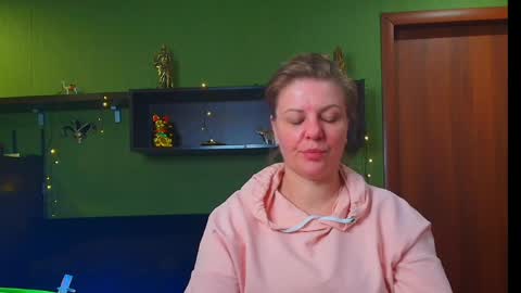 Snapshot of leona_tracie chatting on April 30, 9:08 pm Leona tracie online show from April 30, 9:08 pm